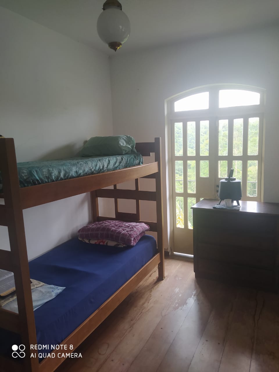 Quarto com vista para a natureza