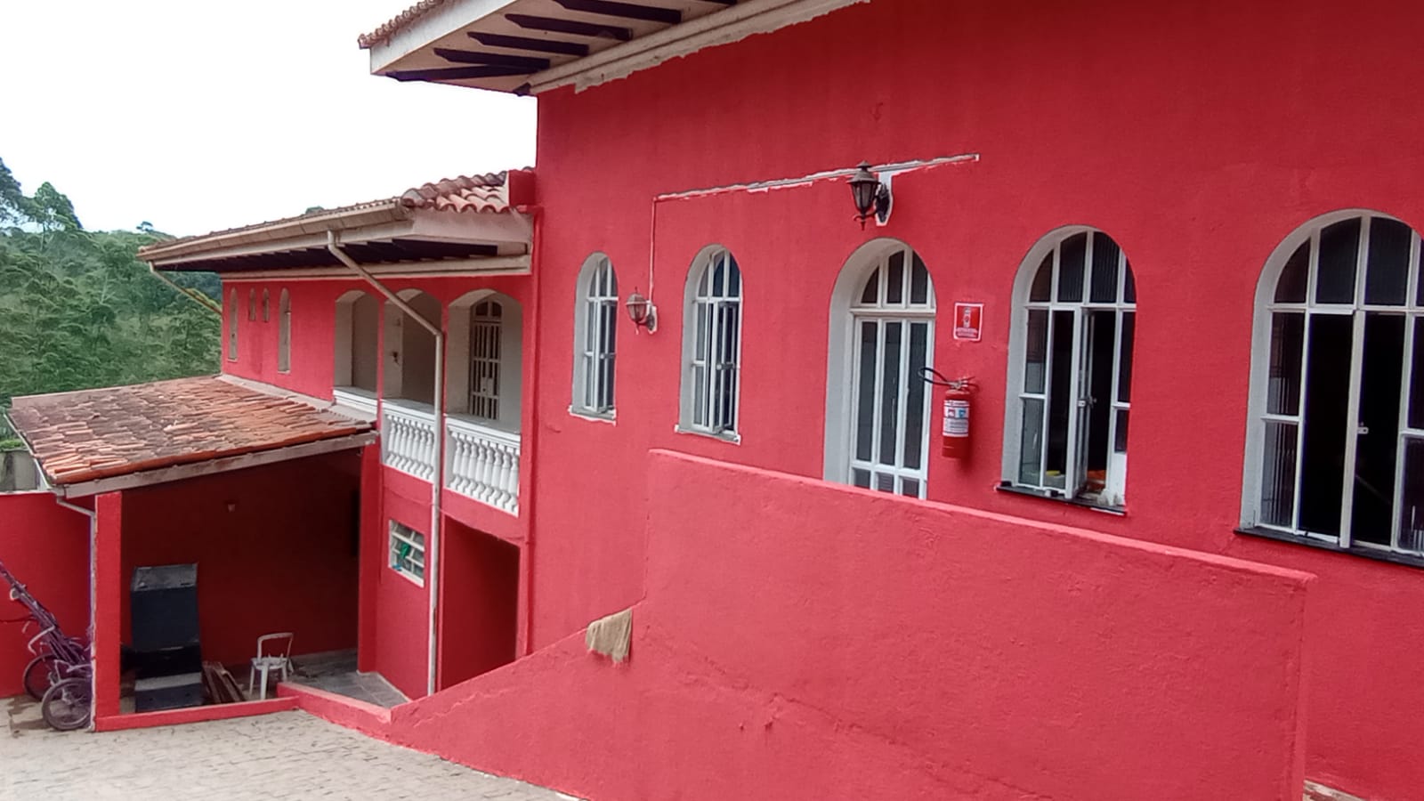 Fachada e varandas da casa principal